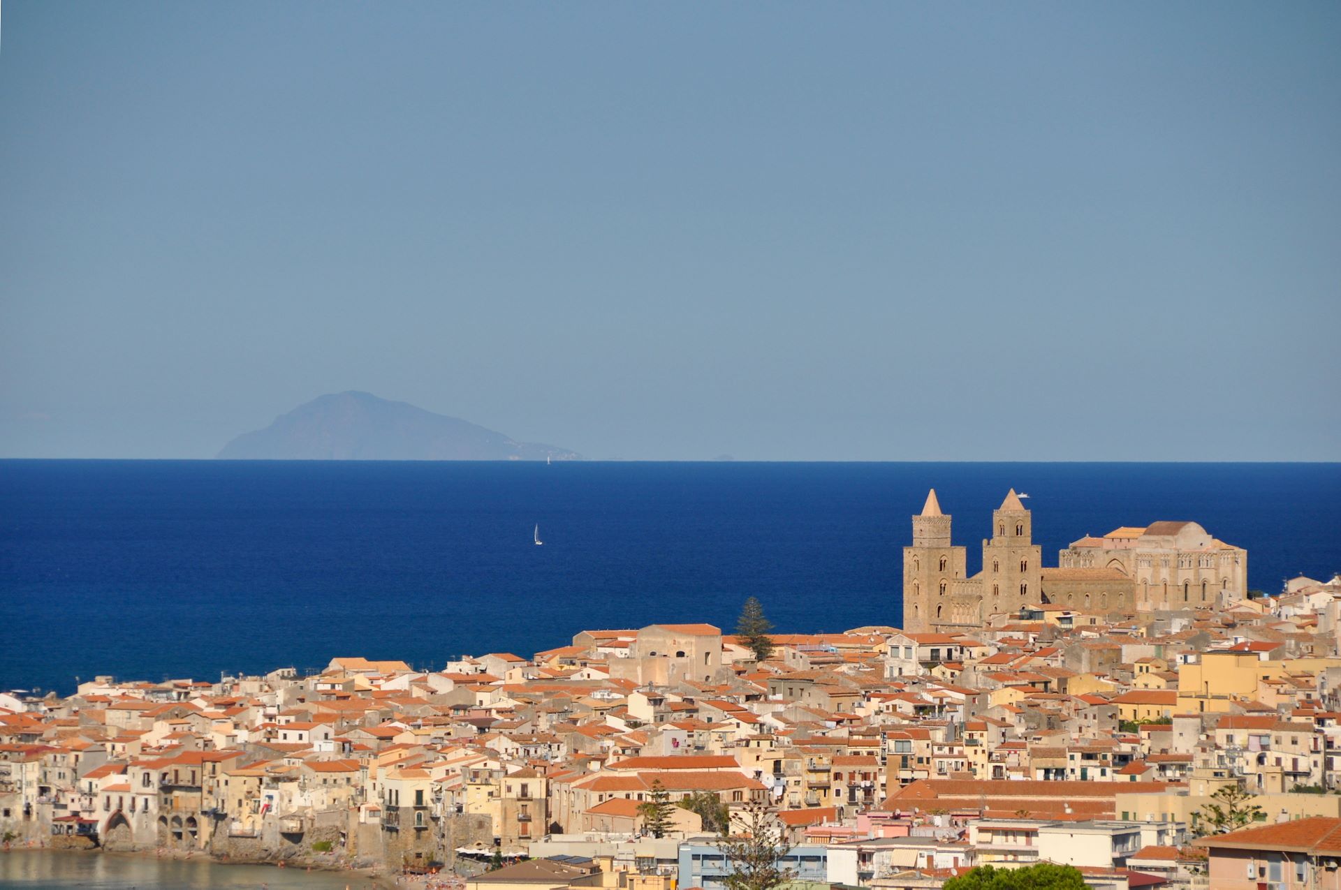 Cefalù (Photo license: CC BY 2.0)